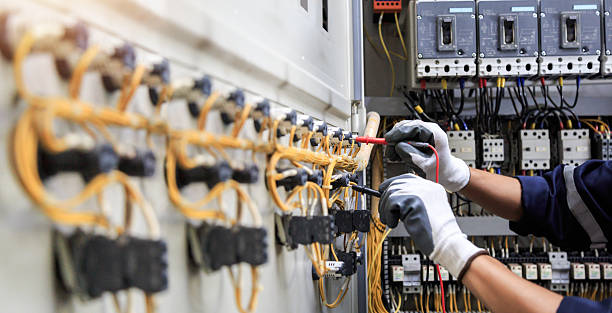 Professional Electrician technician working in Chicago Heights, IL